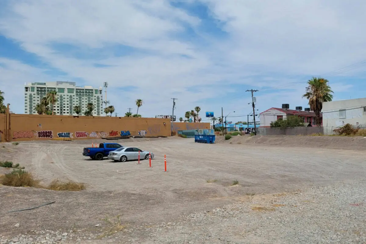 19577700_web1_1200-Lot-photo (1)